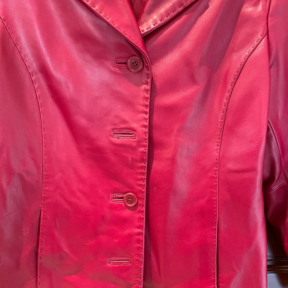 Subtle red leather jacket - Picture 3 of 9